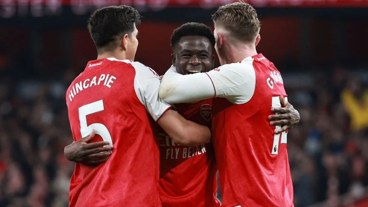 img of El Arsenal de Hincapié rescata un triunfo agónico 2-1 ante Wolverhampton